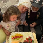 95-yasindaki-kore-gazisine-dogum-gunu-surprizi-W1vh3sht.webp