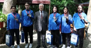 baskan-bozbey-bursanin-gururlariyla-bulustu-GbaApsRN.webp