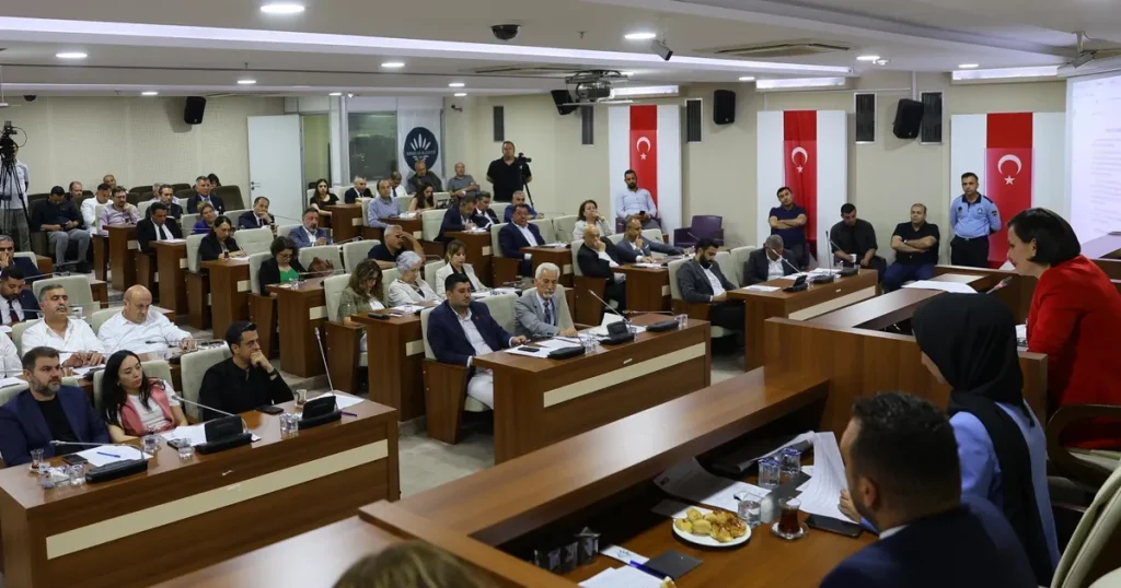 baskan-kinaydan-emek-ve-halk-vurgusu-BDJanjtX.webp