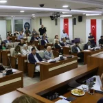 baskan-kinaydan-emek-ve-halk-vurgusu-BDJanjtX.webp