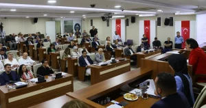 baskan-kinaydan-emek-ve-halk-vurgusu-BDJanjtX.webp