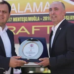 bremenden-uzanan-dost-eli-dalamana-ulasti-kNnGBXJq.webp