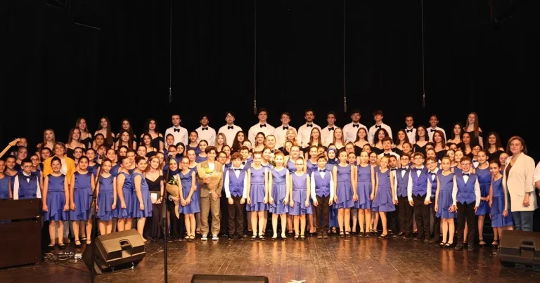 bursa-nilufer-cocuk-ve-genclik-korolari-yil-sonu-konserinde-buyuledi-csYTy78O.webp