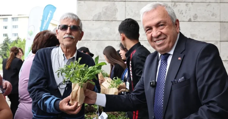 bursa-niluferde-310-bin-fide-vatandaslarla-bulusuyor-7byIW3LX.webp