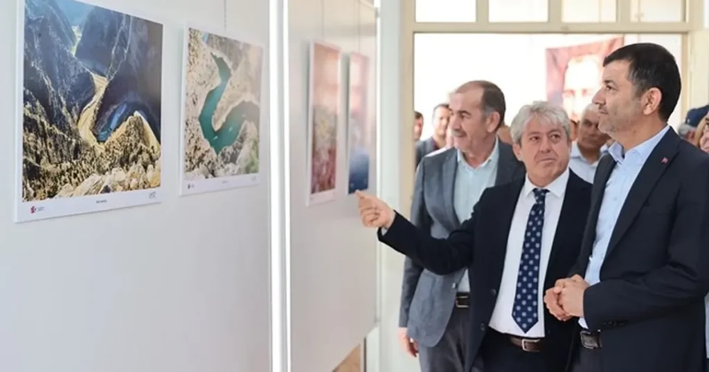 denizli-buyuksehir-ve-lafottan-ortak-sergi-su-hik-yeleri-c71JtyeG.webp