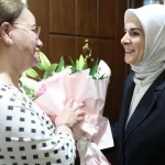 devlet-korumasindaki-cocuklarin-gonullu-annesine-bakan-goktastan-ziyaret-xr4ZB5h2.webp