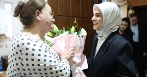 devlet-korumasindaki-cocuklarin-gonullu-annesine-bakan-goktastan-ziyaret-xr4ZB5h2.webp