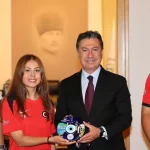 dunya-rekoru-kiran-okculardan-baskan-arasa-ziyaret-x846JZmf.webp