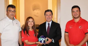 dunya-rekoru-kiran-okculardan-baskan-arasa-ziyaret-x846JZmf.webp