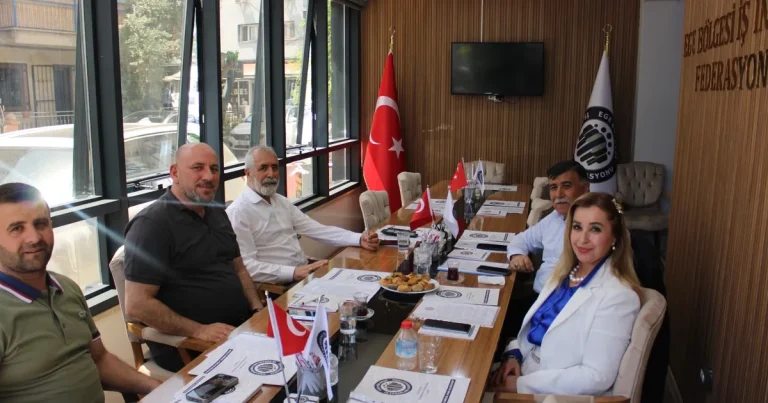 ege-bolgesi-is-insanlari-federasyonunda-yatirim-potansiyeli-degerlendirildi-bEu6DP8Y.webp