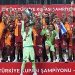 galatasaray-kupayi-coskuyla-kaldirdi-k4hLusNz.webp