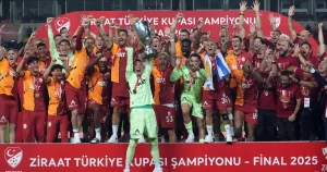 galatasaray-kupayi-coskuyla-kaldirdi-k4hLusNz.webp