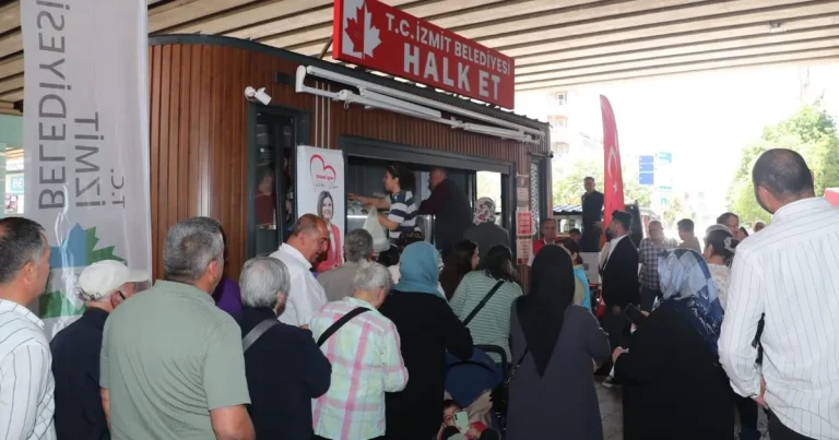 halk-et-mobil-aracina-korfezde-yogun-ilgi-jPkUASc4.webp