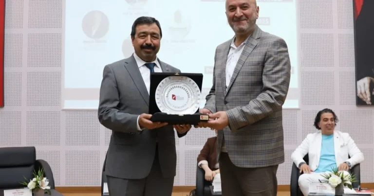 izmir-k-tip-celebi-universitesi-tarafindan-aile-paneli-duzenlendi-fnNsXLk1.webp