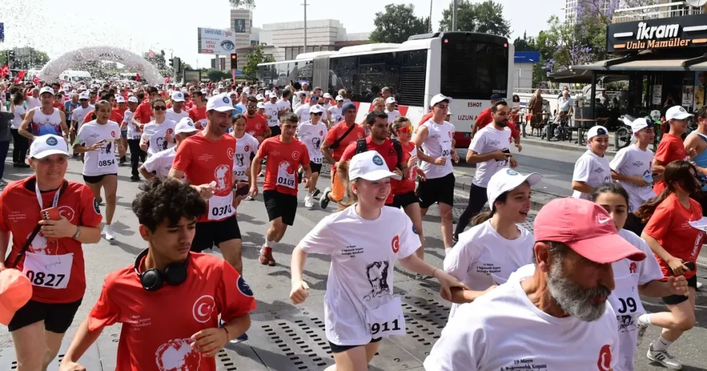 izmir-karabaglarda-19-mayis-coskusu-laqwDZEH.webp