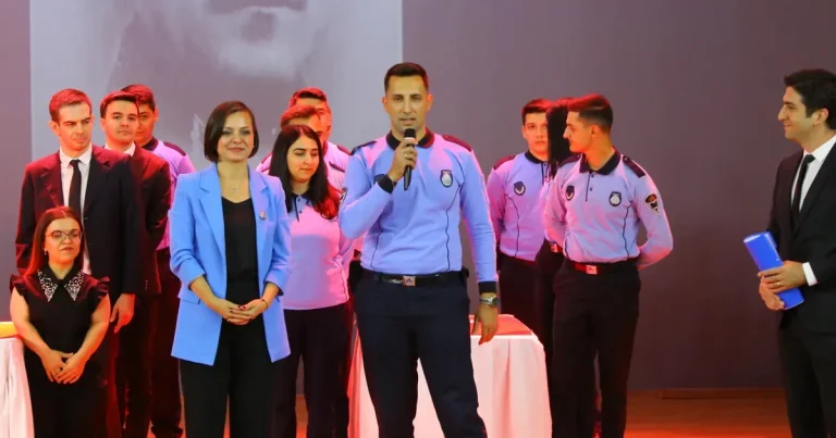 izmir-karabaglarda-aday-memurlar-yemin-etti-RI4h4rwq.webp