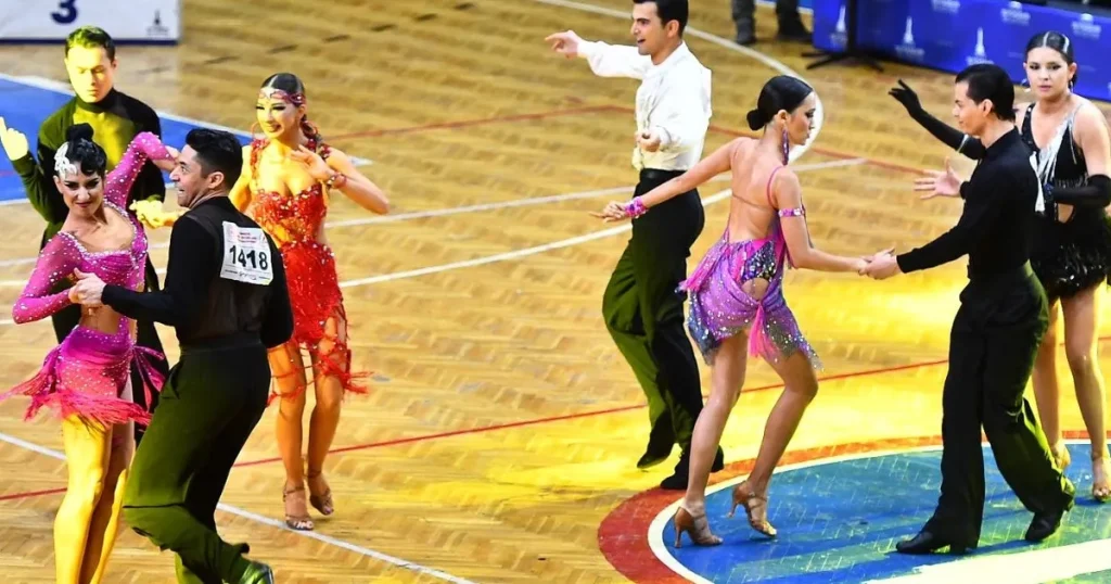 izmirde-danscilarin-kiyasiya-rekabeti-YszIrMtQ.webp