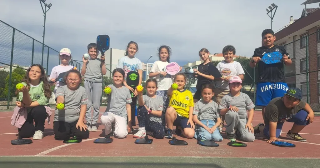 izmirde-pickleball-ligi-heyecani-VLw8MBu9.webp