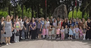 izmirli-annelere-en-ozel-kutlama-O7zsFJa4.webp