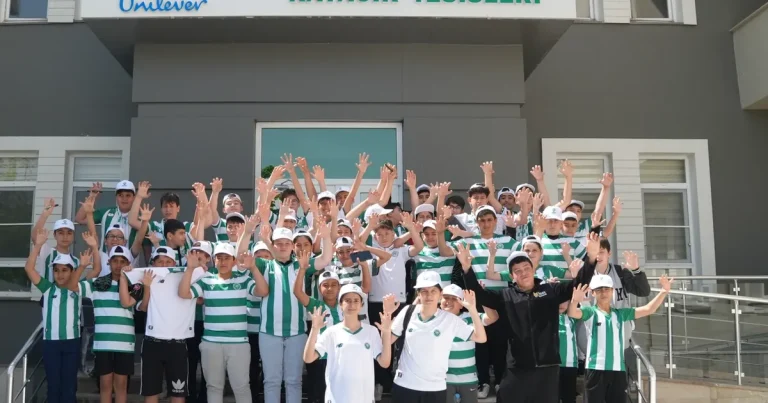 karatayli-cocuklar-konyaspor-antrenmanini-izledi-W6jsz4gT.webp