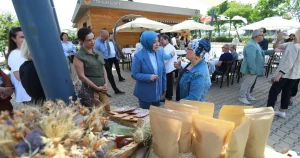 kefek-uyeleri-efes-tarlasi-yasam-koyunu-gezdi-qBvA811j.webp