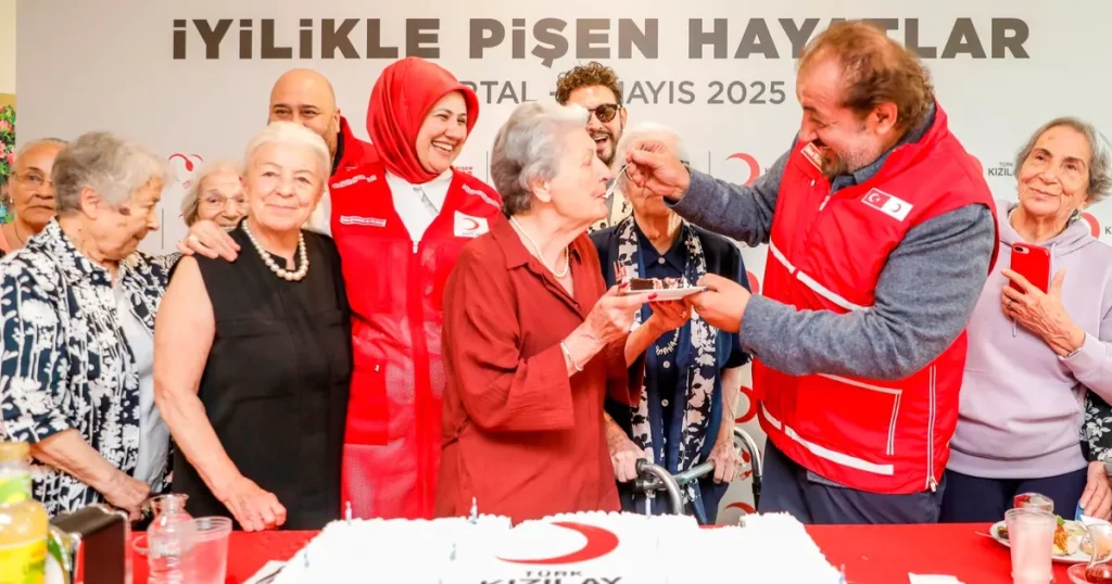 kizilaydan-anneler-gunune-ozel-kutlama-wve11nBF.webp