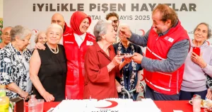 kizilaydan-anneler-gunune-ozel-kutlama-wve11nBF.webp