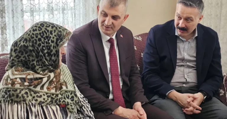 kocaeli-golcukten-annelere-anlamli-ziyaret-fxCqVf6y.webp