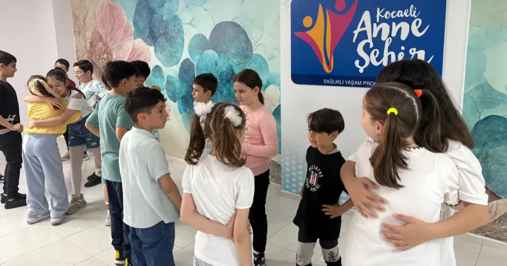 kocaelide-anne-sehir-ile-adim-adim-hayata-ackRkfmK.webp