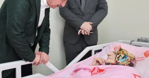 kocaelide-baskan-buyukakin-anneler-gununde-sehit-ailesi-ve-huzurevine-gitti-YcBXiZIf.webp