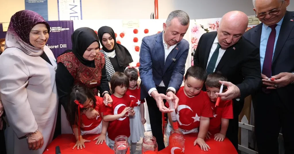 kocaelide-ko-mekin-eserleri-goz-kamastirdi-OmRiLbpf.webp