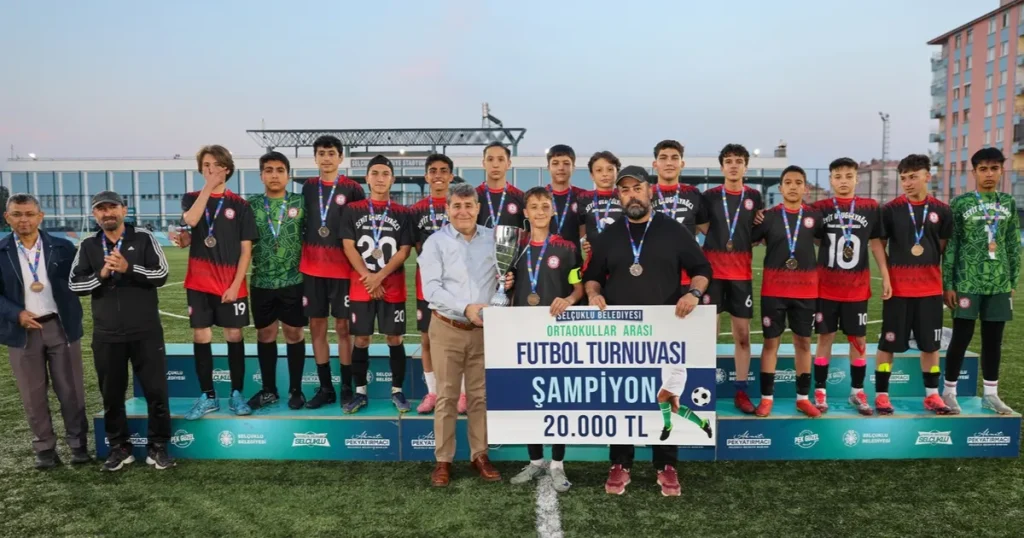 konya-selcukluda-ortaokullarin-futbol-heyecani-rFAiEAbK.webp