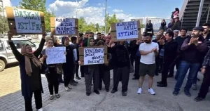 kumluca-pazaryerinde-esnaf-belediye-gerilimi-SOhhBspc.webp