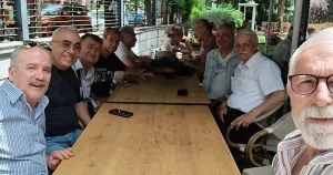 lise-arkadaslari-42-yil-sonra-bir-araya-geldi-q7Thb4RW.webp