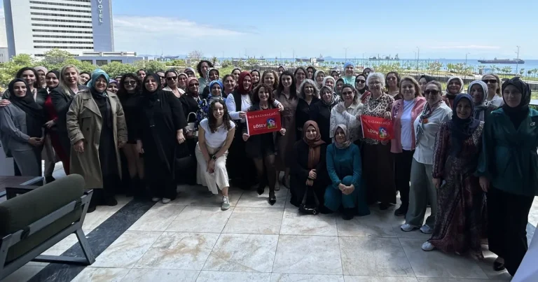 losev-istanbul-anneler-gununu-kutladi-PBkuq6XH.webp