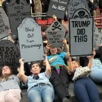 manhattanda-milyarder-galasina-protesto-soku-ddfyyZQt.webp