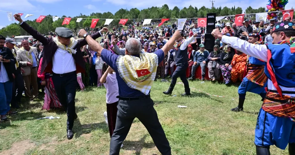 manisa-akhisarda-yoruk-kulturu-yasatildi-zAmjNjGt.webp