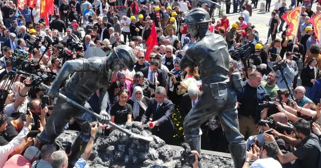 manisa-somada-maden-sehitleri-anma-toreni-duzenlendi-621pFq5l.webp
