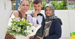 manisada-anneler-gununde-mutlu-eden-destek-JLOC4IxQ.webp