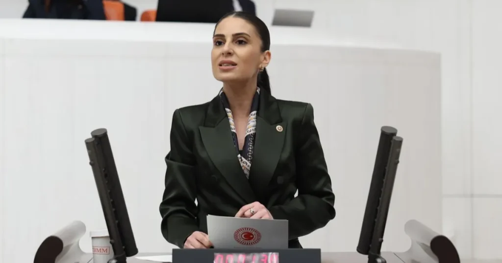 milletvekili-ozcandan-sokak-hayvanlari-icin-bakan-yumakliya-onerge-PXQm3ObG.webp