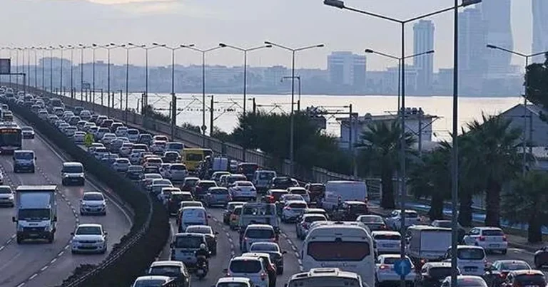 nisanda-191-bin-983-tasit-trafige-katildi-toplam-tasit-sayisi-32-milyona-yaklasti-LuXFsOdP.webp