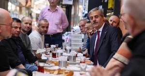 sakarya-uzuncarsida-baskan-alemdar-kunduraci-esnafiyla-bulustu-X8hLCPXC.webp