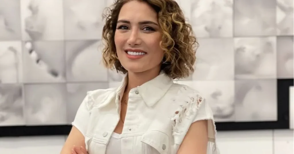 sema-ozevin-sanatin-yeni-dilini-teknolojiyle-kodluyorum-feicXvVD.webp